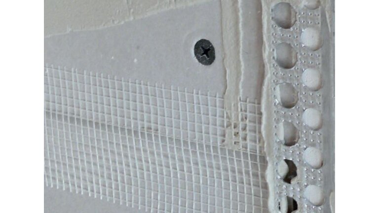 Fugendeckstreifen an der Wand